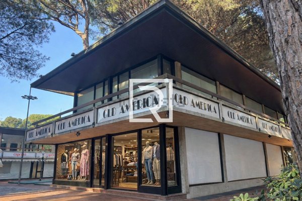 negozio in vendita a Cervia in zona Milano Marittima