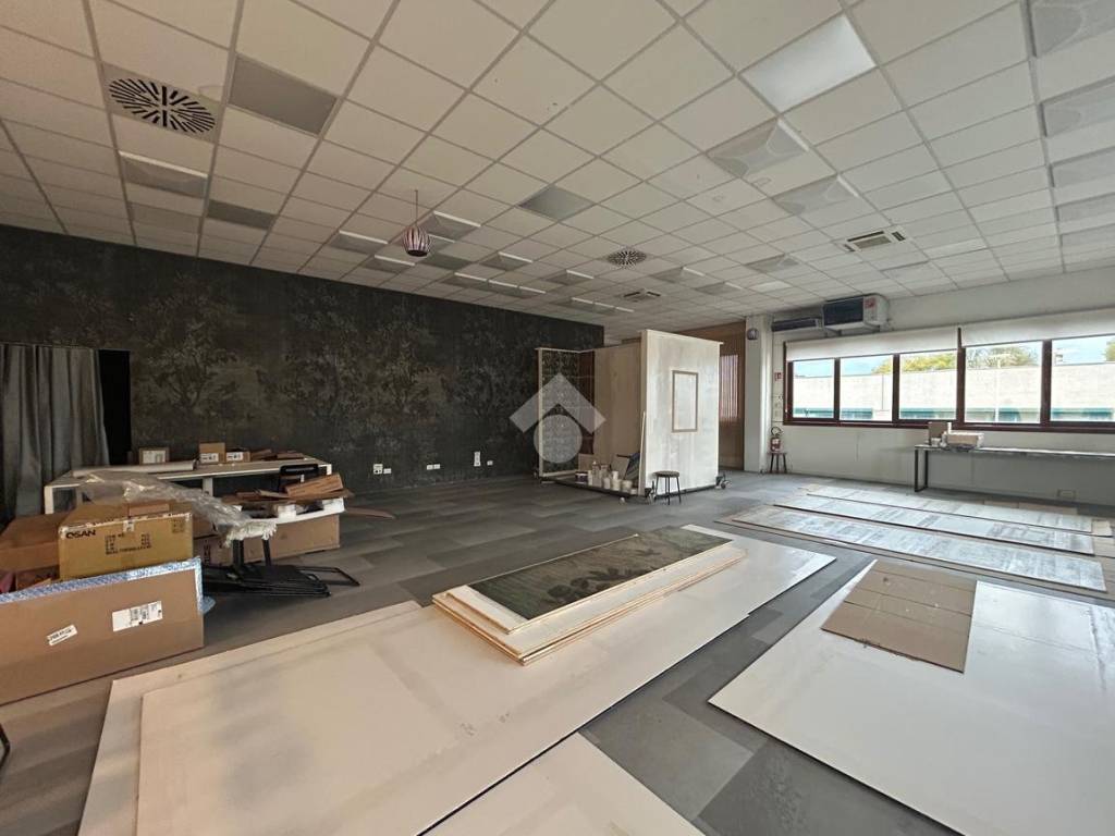 ufficio in vendita a Cervia in zona Montaletto