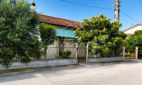 casa indipendente in vendita a Cervia in zona Milano Marittima