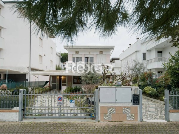 appartamento in vendita a Cervia in zona Milano Marittima
