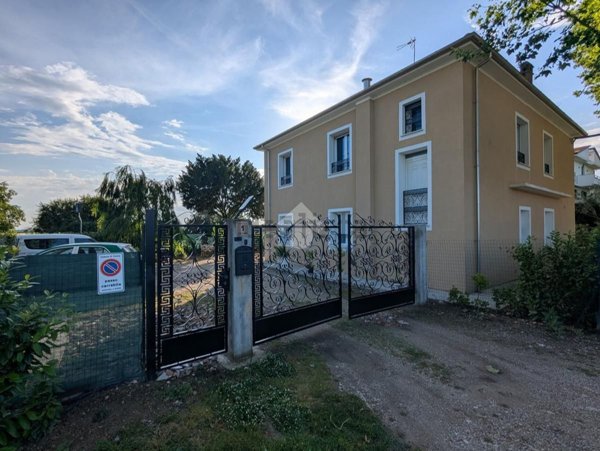 casa indipendente in vendita a Cervia in zona Montaletto