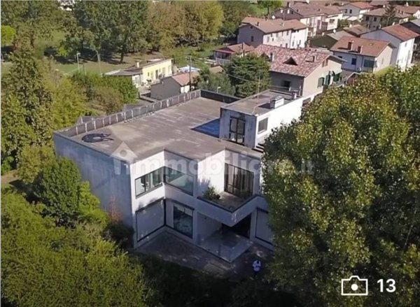 locale commerciale in vendita a Cervia in zona Milano Marittima