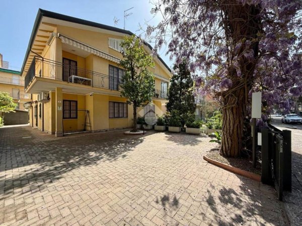 intera palazzina in vendita a Cervia in zona Pinarella
