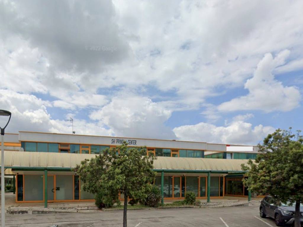 negozio in vendita a Cervia in zona Pinarella