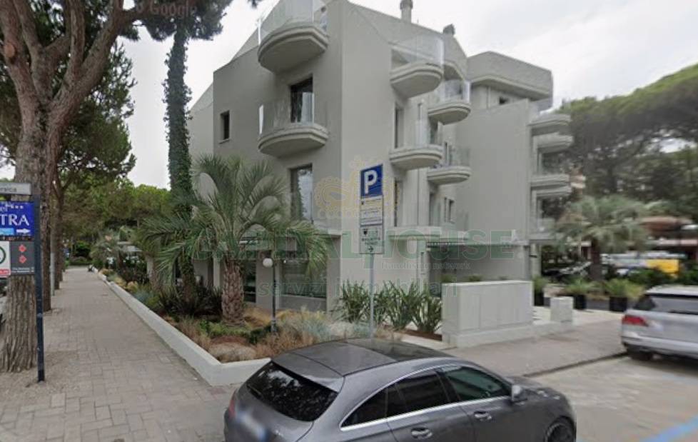 locale commerciale in vendita a Cervia in zona Milano Marittima
