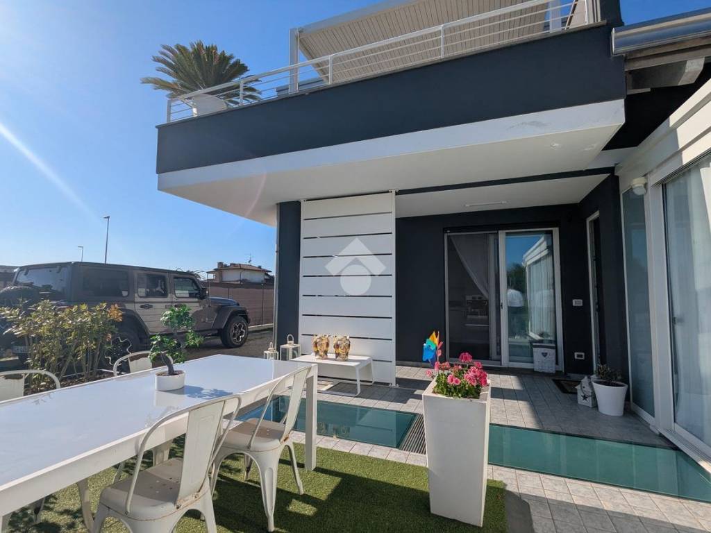 casa indipendente in vendita a Cervia