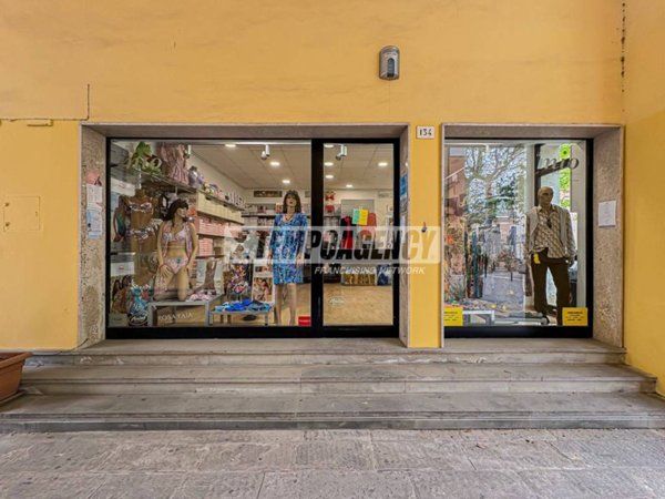 negozio in vendita a Cervia in zona Pinarella