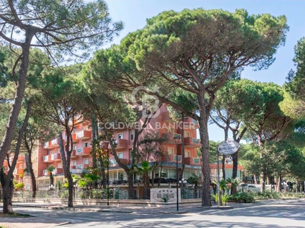 negozio in vendita a Cervia in zona Milano Marittima