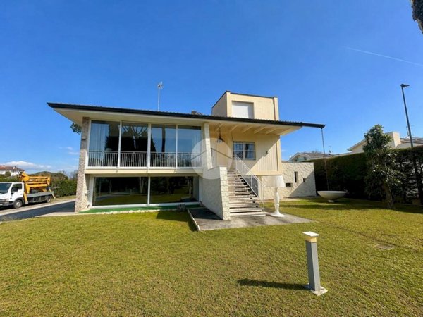 casa indipendente in vendita a Cervia in zona Pinarella