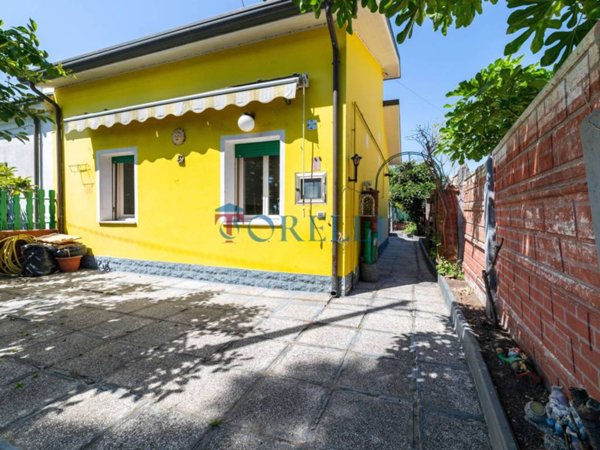 casa indipendente in vendita a Cervia in zona Pisignano