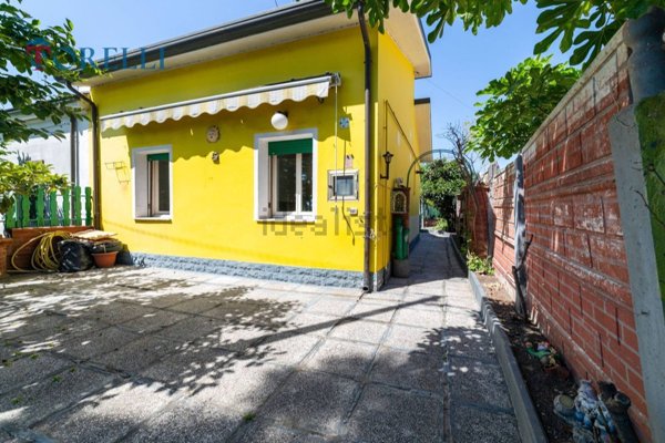 casa indipendente in vendita a Cervia in zona Pisignano