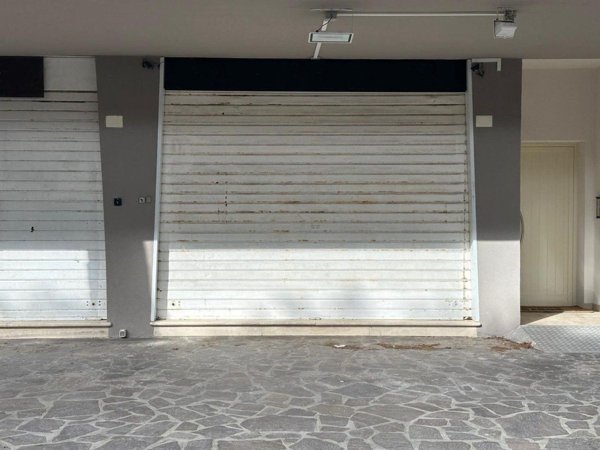 locale commerciale in vendita a Cervia in zona Milano Marittima