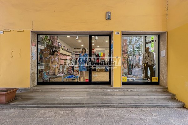 locale commerciale in vendita a Cervia in zona Pinarella