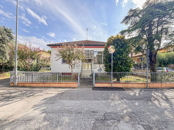 casa indipendente in vendita a Cervia