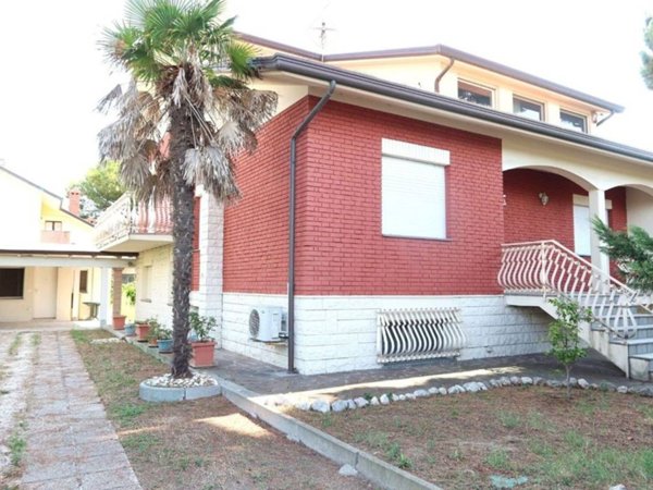 casa indipendente in vendita a Cervia in zona Pinarella