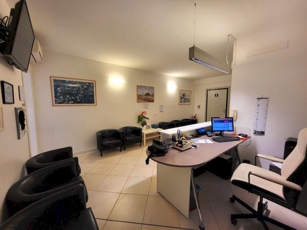 locale commerciale in vendita a Cervia