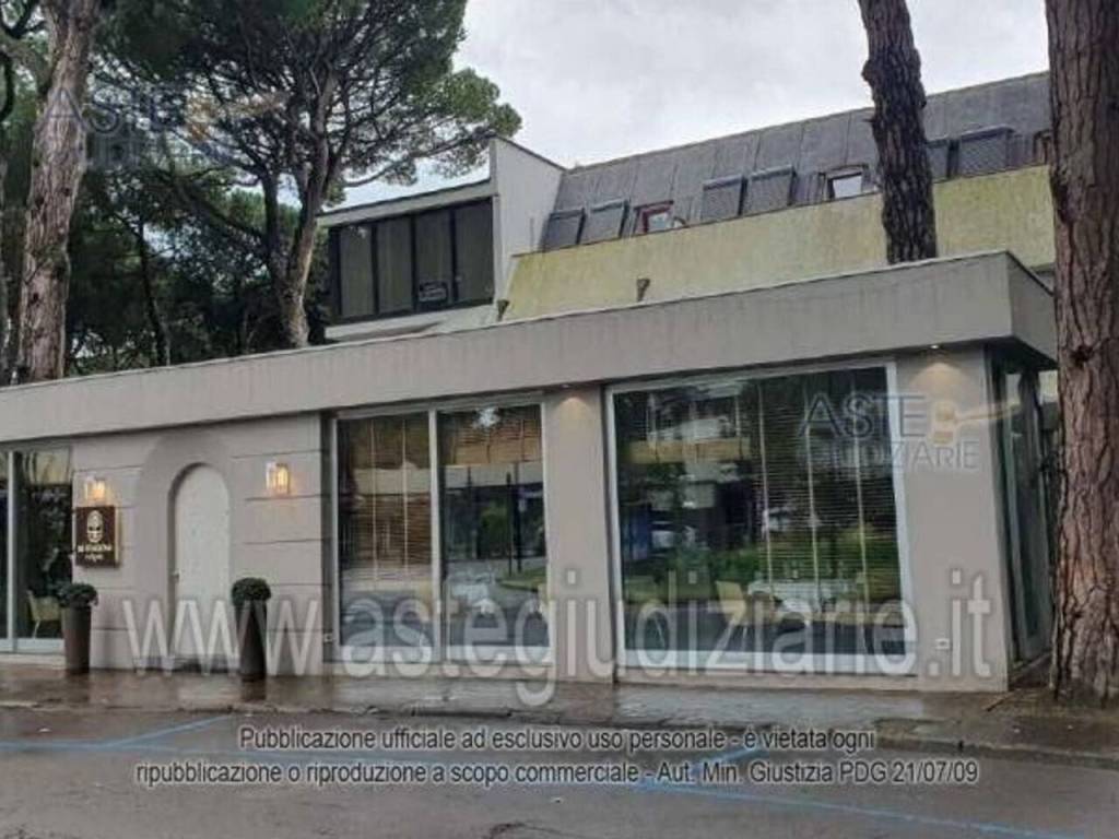 locale commerciale in vendita a Cervia in zona Milano Marittima