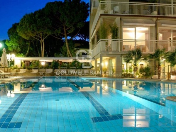 negozio in vendita a Cervia in zona Milano Marittima