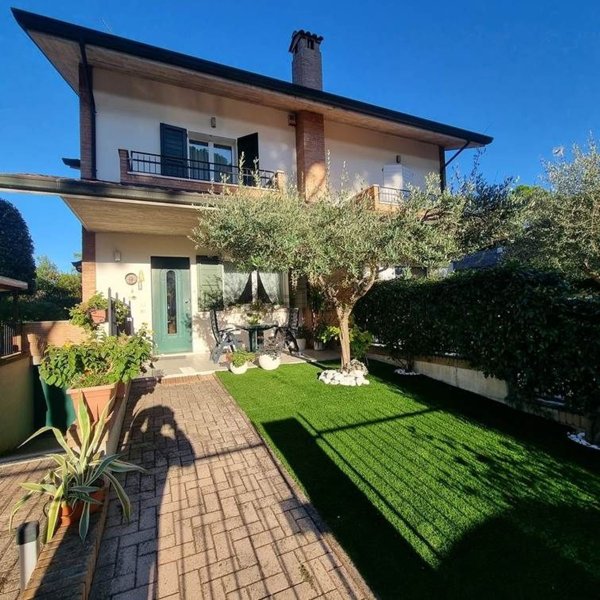 casa indipendente in vendita a Cervia in zona Terme
