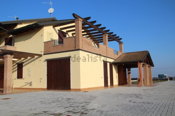 casa indipendente in vendita a Cervia in zona Pisignano