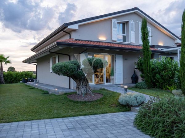casa indipendente in vendita a Cervia