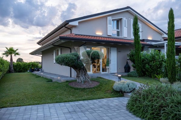 casa indipendente in vendita a Cervia in zona Cannuzzo