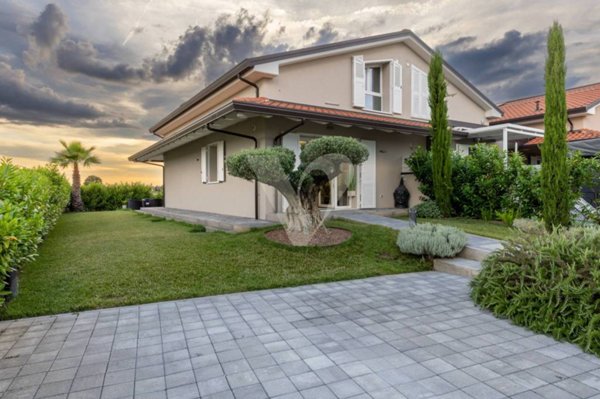 casa indipendente in vendita a Cervia in zona Cannuzzo