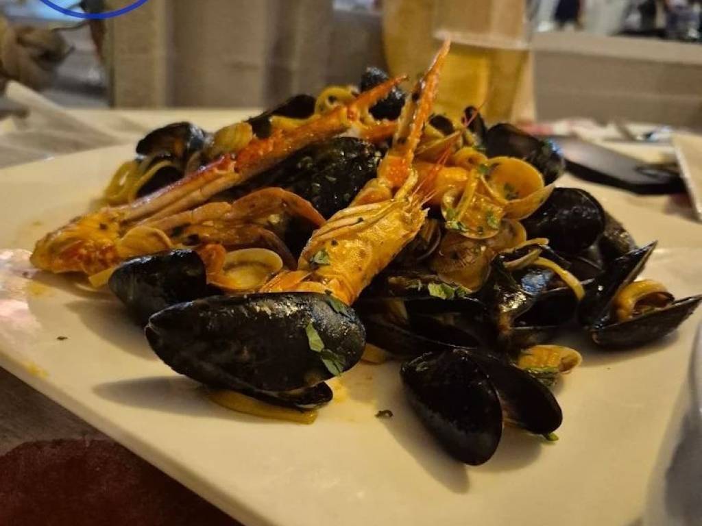 negozio in vendita a Cervia in zona Pinarella