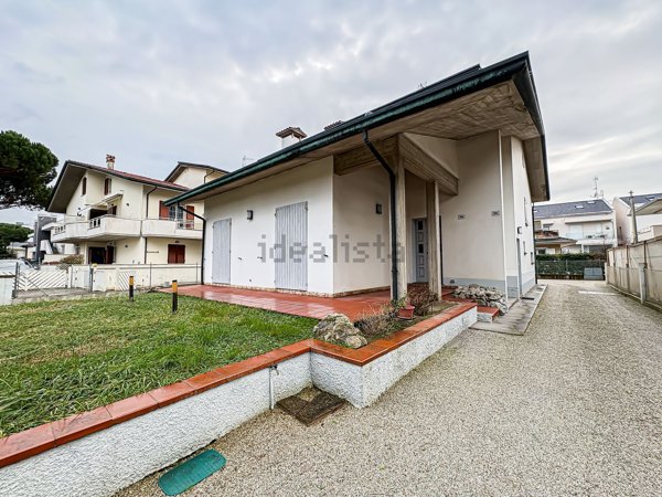 appartamento in vendita a Cervia in zona Pinarella