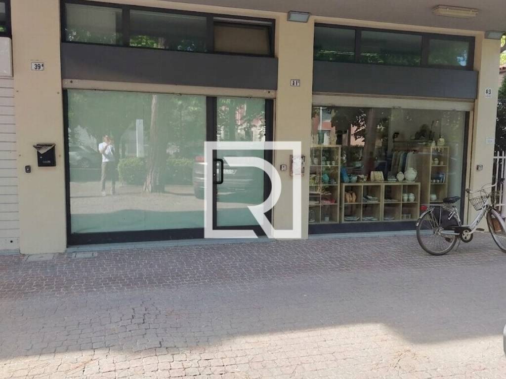 negozio in vendita a Cervia