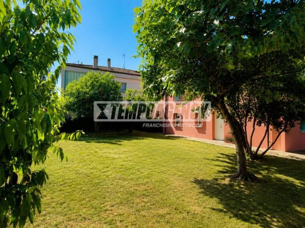 casa indipendente in vendita a Cervia in zona Pisignano