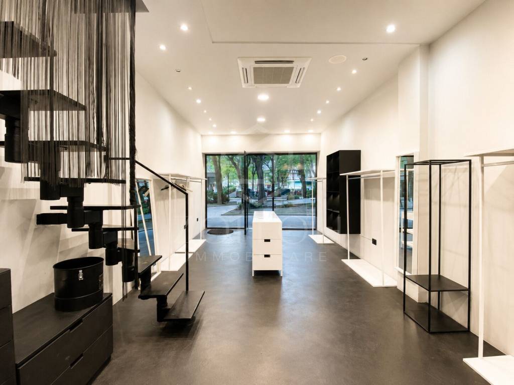 negozio in vendita a Cervia in zona Milano Marittima