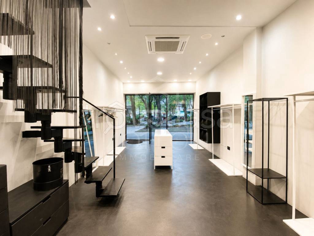 negozio in vendita a Cervia in zona Milano Marittima