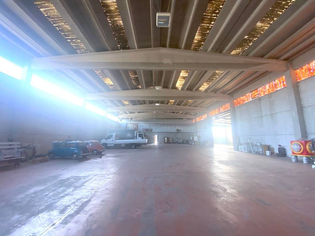 locale commerciale in vendita a Cervia