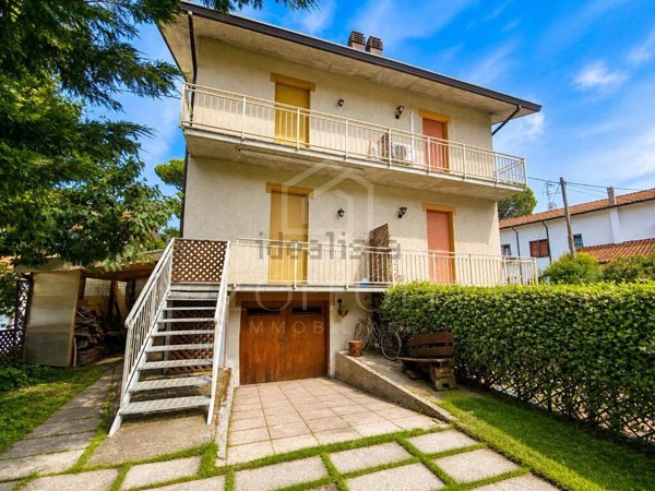 casa indipendente in vendita a Cervia in zona Terme