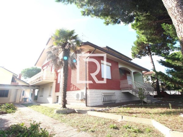 casa indipendente in vendita a Cervia in zona Pinarella