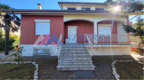 casa indipendente in vendita a Cervia in zona Pinarella