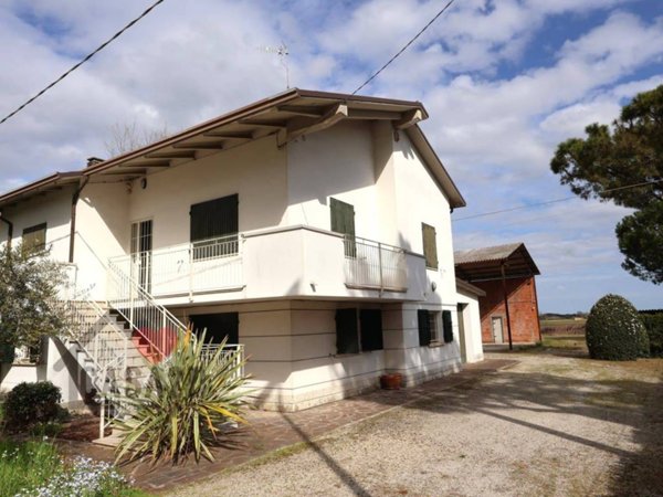 casa indipendente in vendita a Cervia in zona Pisignano