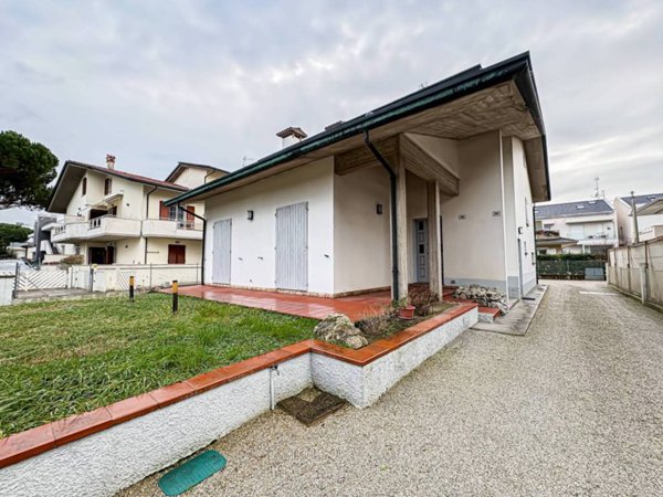 appartamento in vendita a Cervia in zona Pinarella