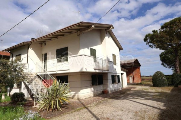 casa indipendente in vendita a Cervia in zona Pisignano