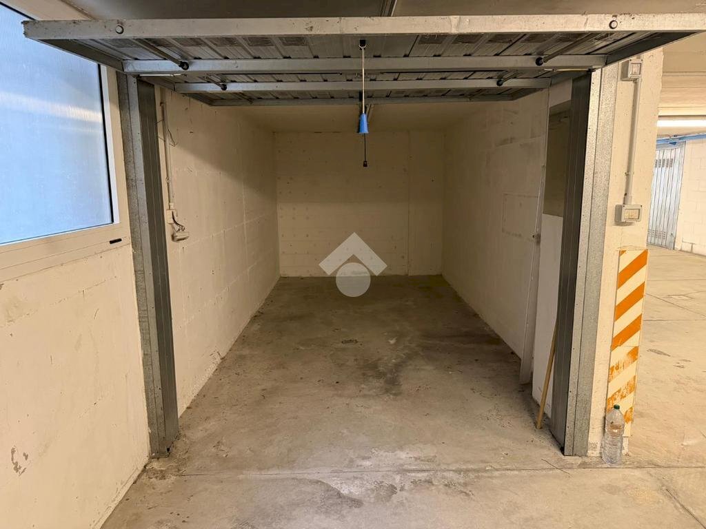 box auto in vendita a Cervia in zona Terme