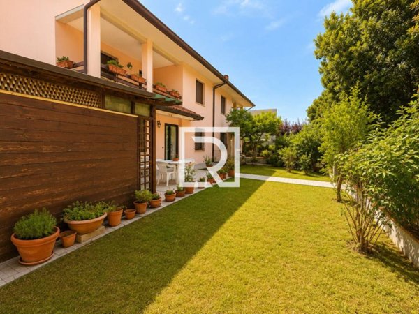 casa indipendente in vendita a Cervia in zona Milano Marittima