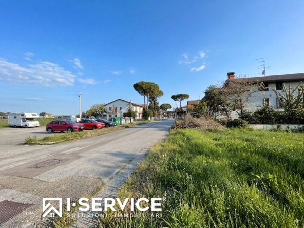 terreno in vendita a Cervia in zona Pisignano