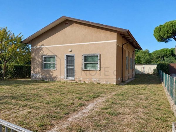 casa indipendente in vendita a Cervia in zona Pinarella
