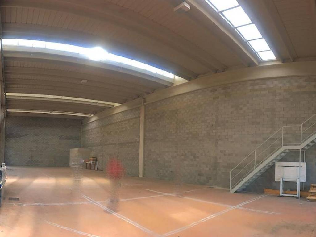 locale commerciale in vendita a Cervia in zona Villa Inferno