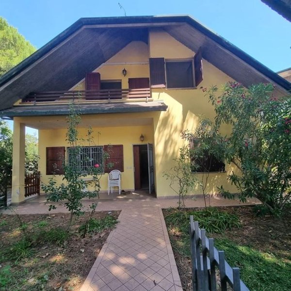 casa indipendente in vendita a Cervia in zona Pinarella