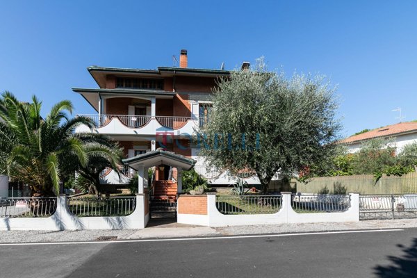 casa indipendente in vendita a Cervia in zona Terme