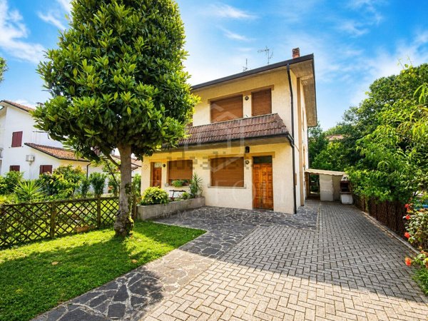 casa indipendente in vendita a Cervia in zona Terme