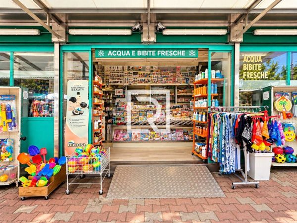 negozio in vendita a Cervia in zona Milano Marittima