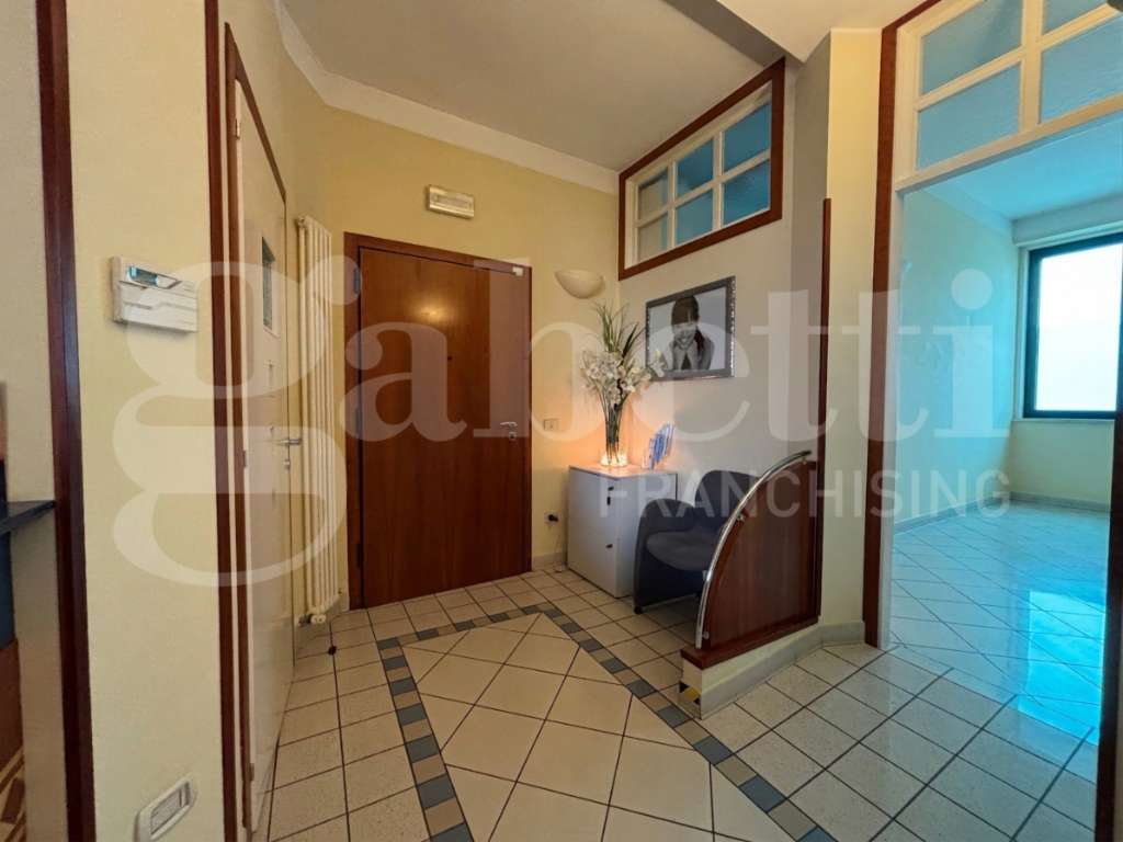 ufficio in vendita a Cervia in zona Milano Marittima